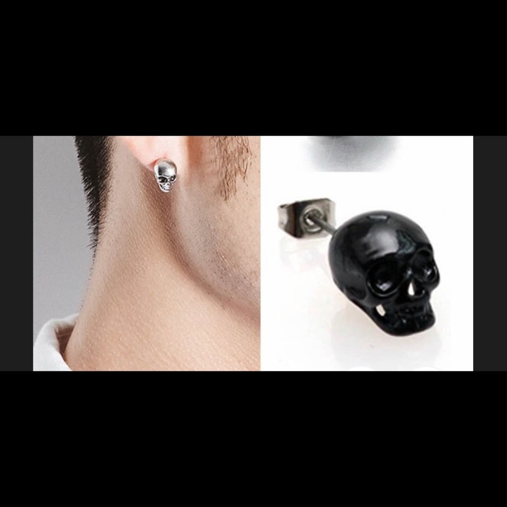 Adorable NEW black skull earrings!